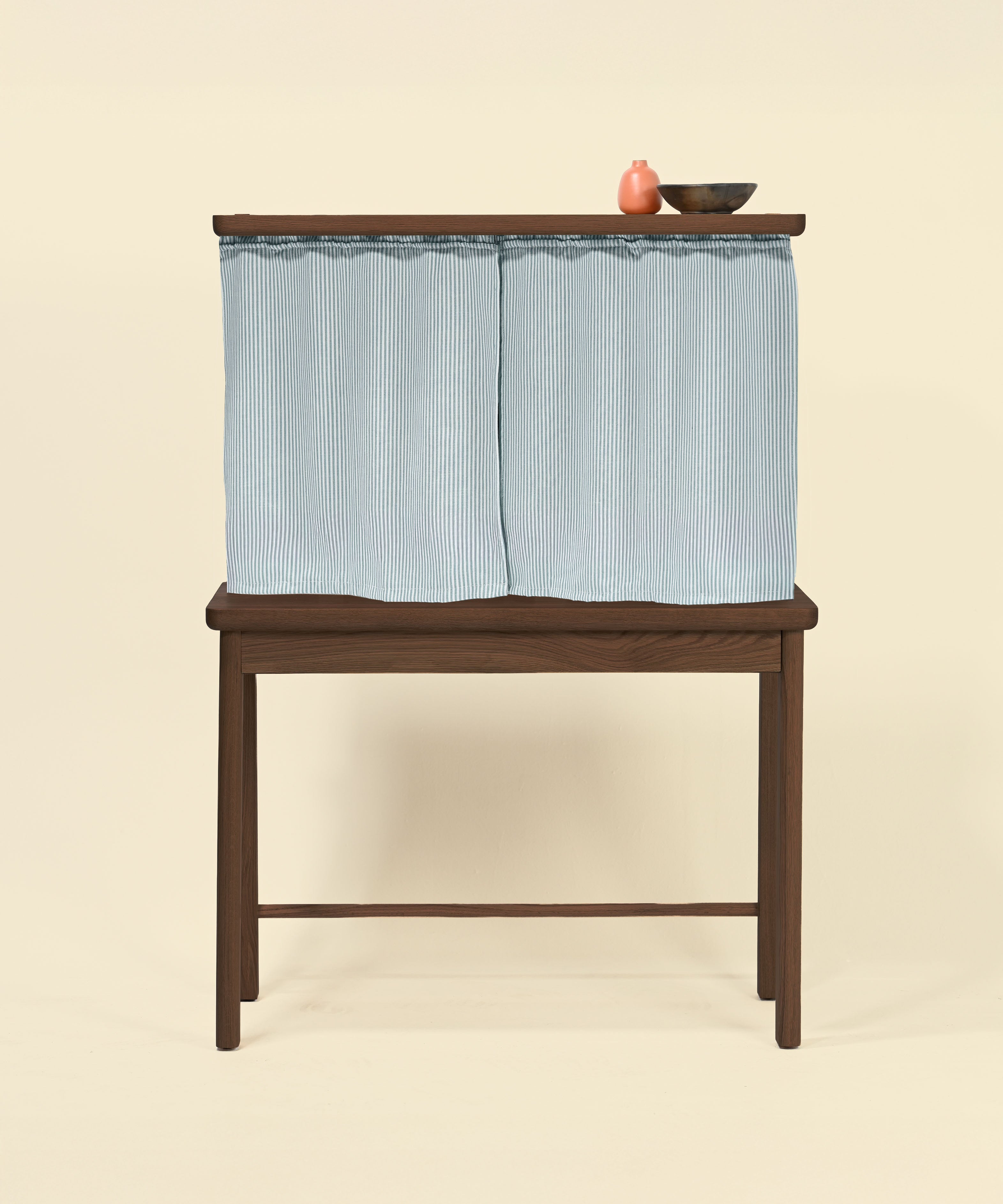 The Veil Desk