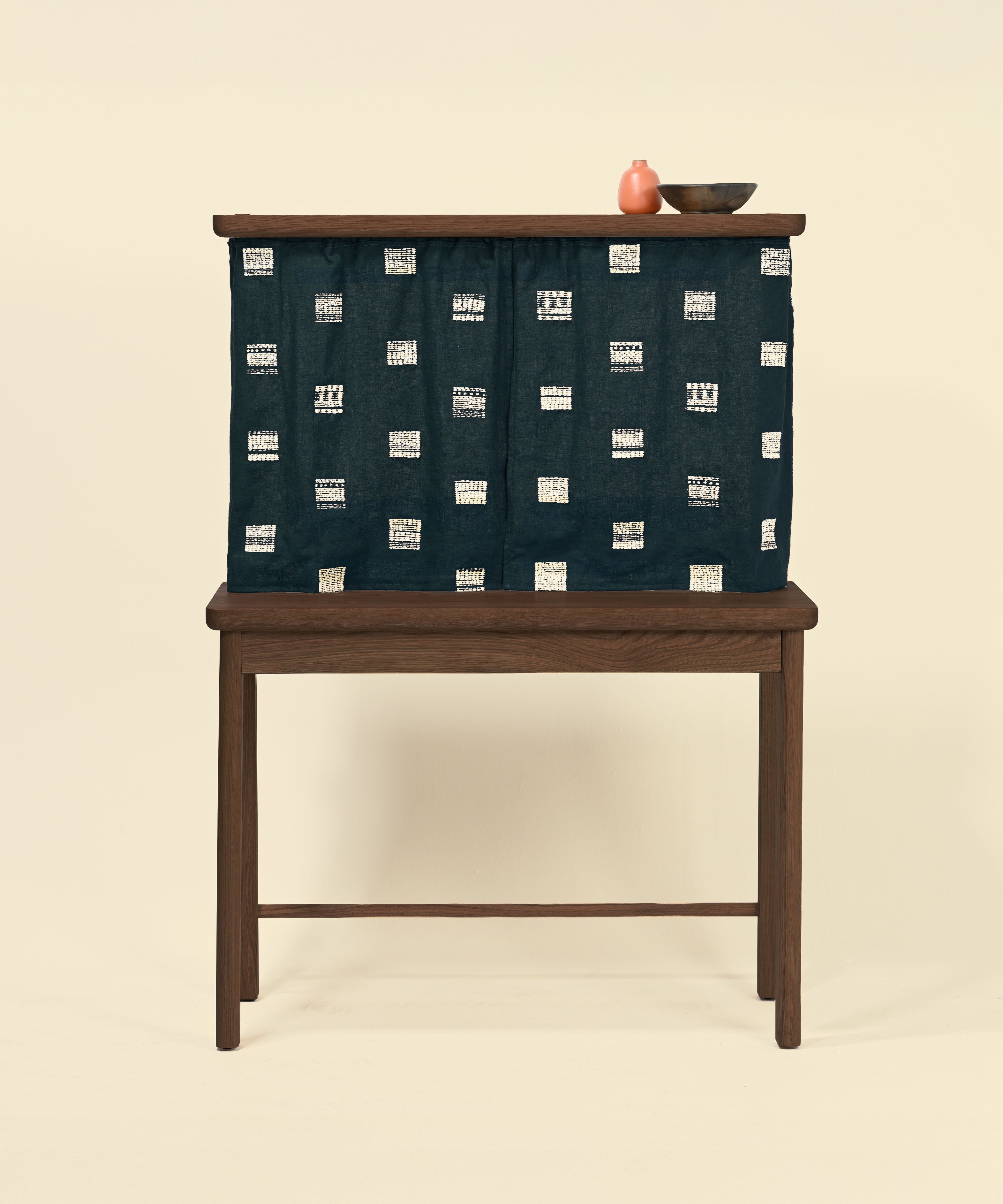 The Veil Desk