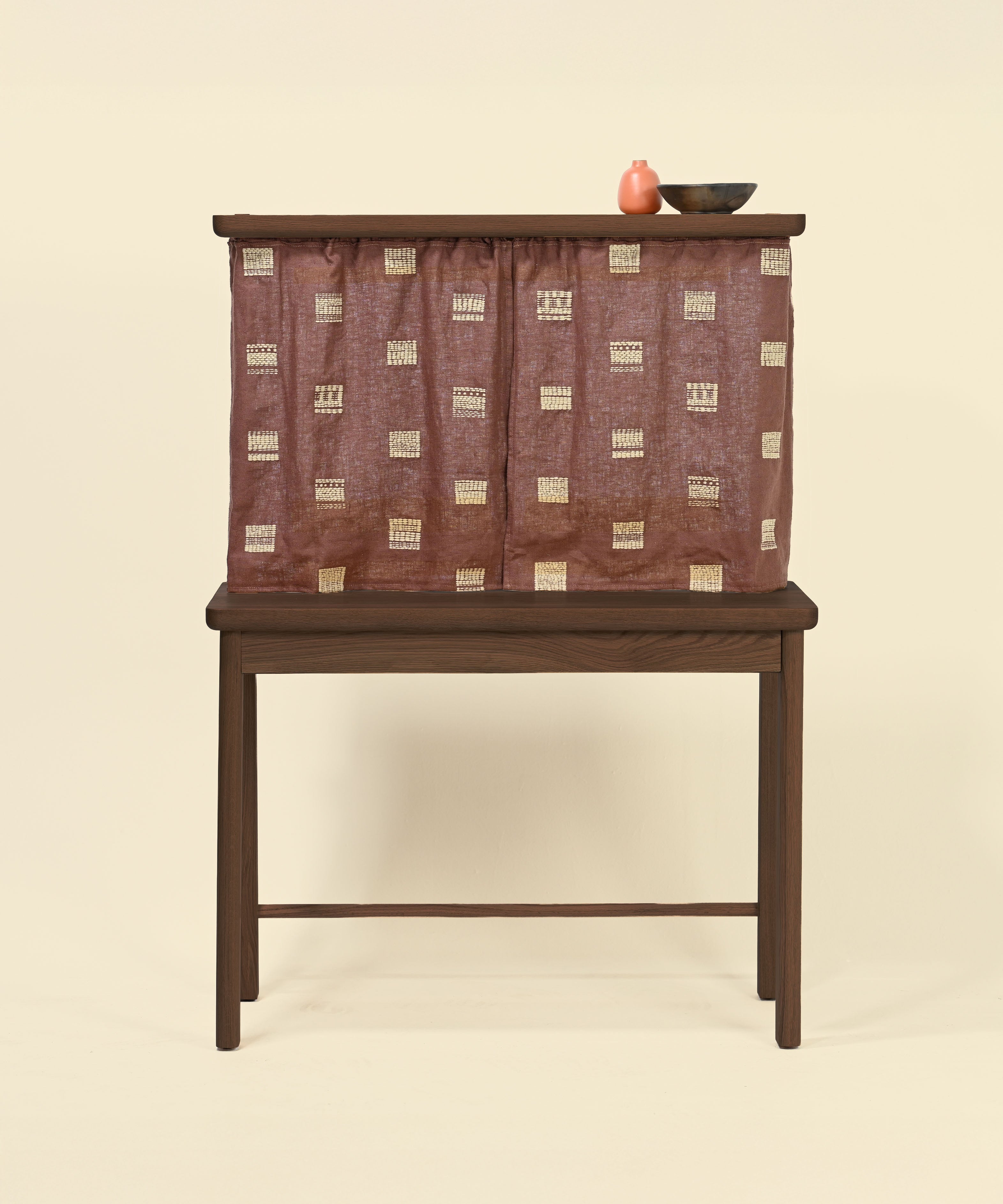 The Veil Desk